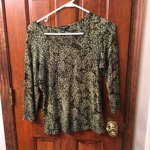 Size large green shirt three-quarter sleaves
